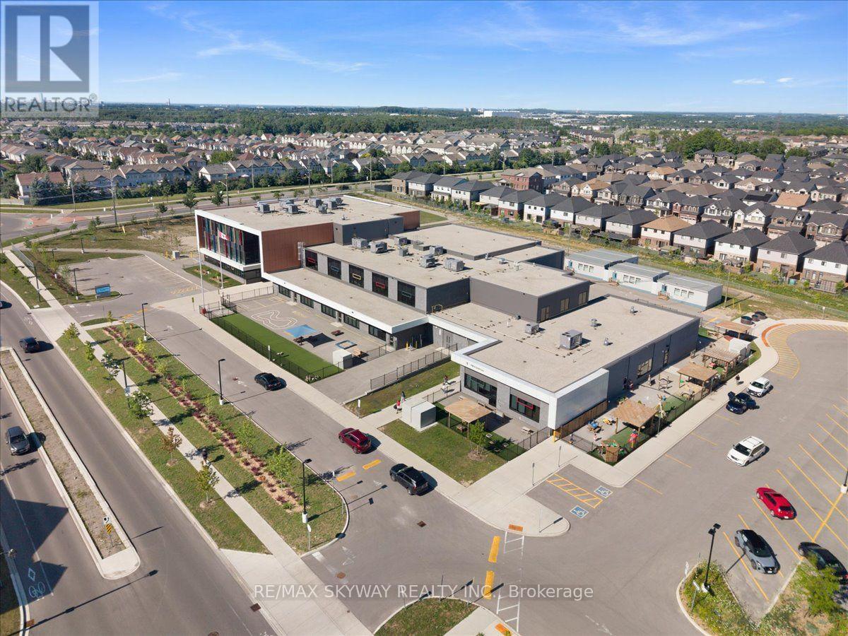2 Georgina Street, Kitchener, Ontario N2R 0S6 - Photo 4 - X13632364