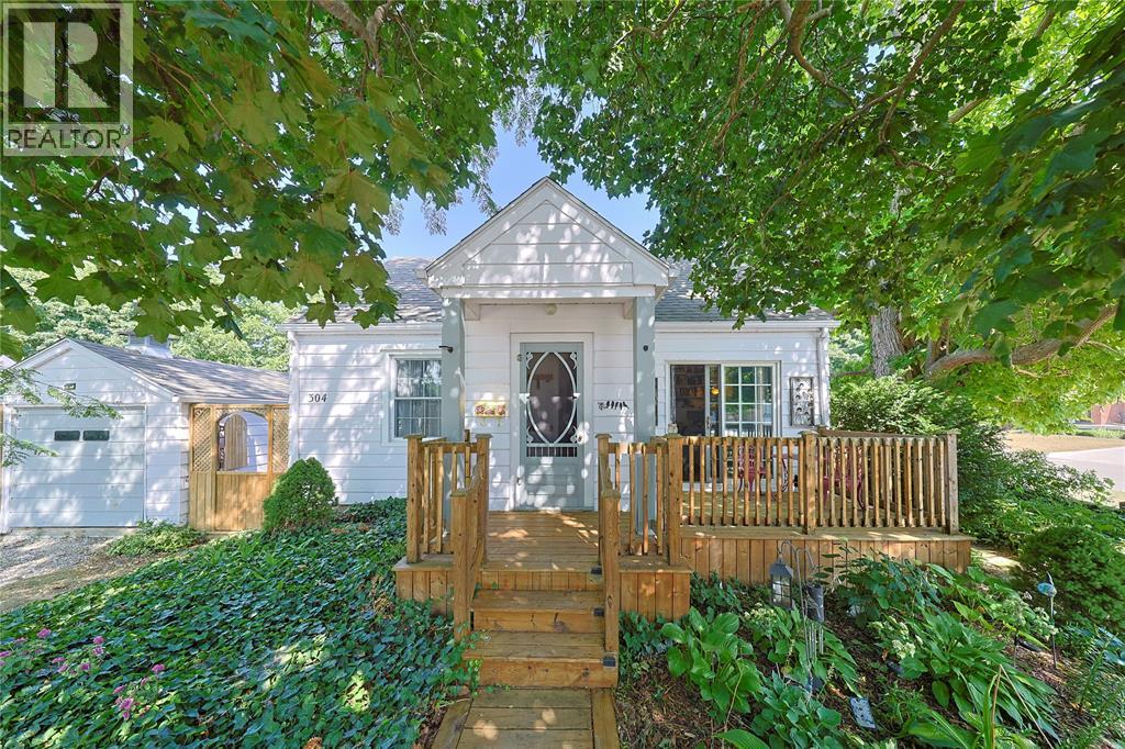 304 LORNE AVENUE, Wallaceburg, Ontario