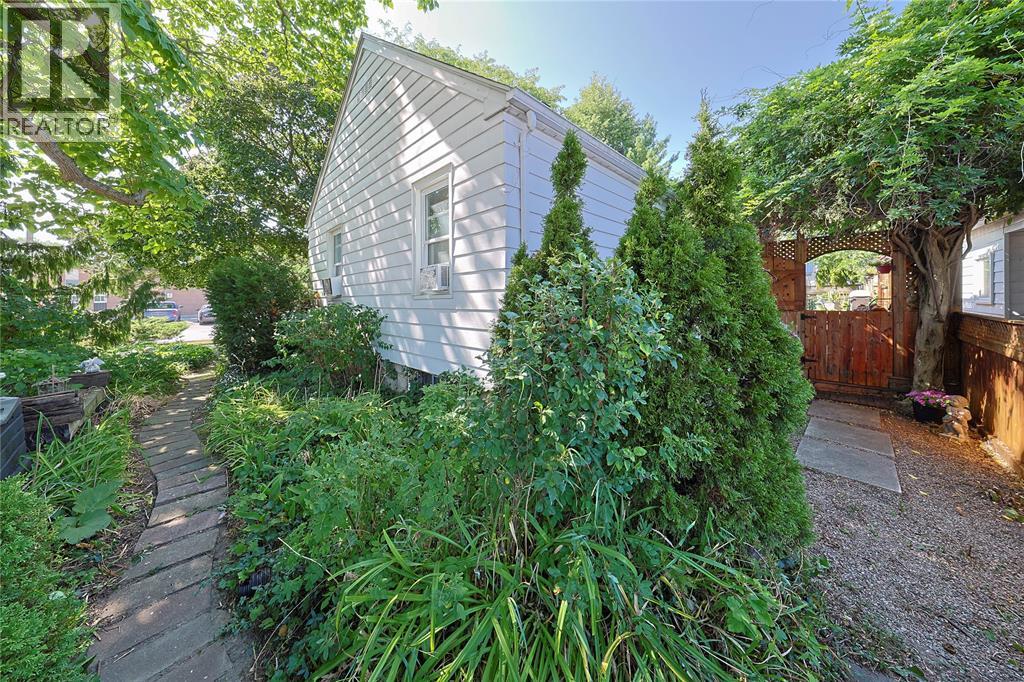 304 Lorne Avenue, Wallaceburg, Ontario  N8A 3Z3 - Photo 17 - 26018608