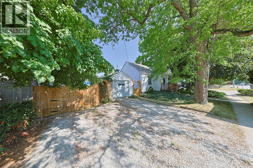 304 Lorne Avenue, Wallaceburg, Ontario  N8A 3Z3 - Photo 19 - 26018608