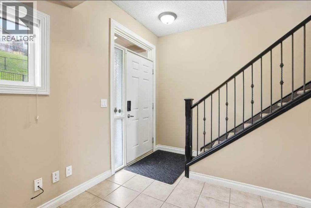 11, 148 Rockyledge View NW, Calgary, Alberta  t3g 5y4 - Photo 2 - A2309359
