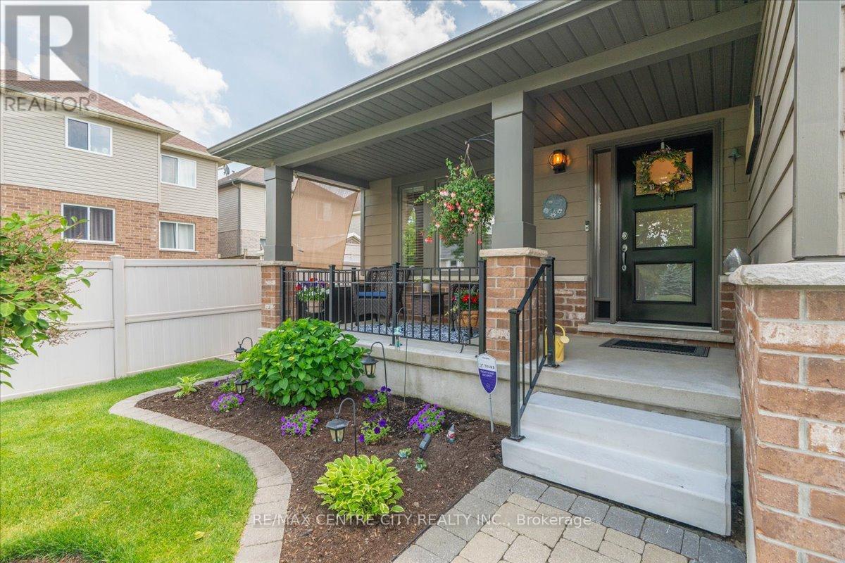 2 Cherry Blossom Lane, St. Thomas, Ontario  N5R 1L2 - Photo 3 - X13632630