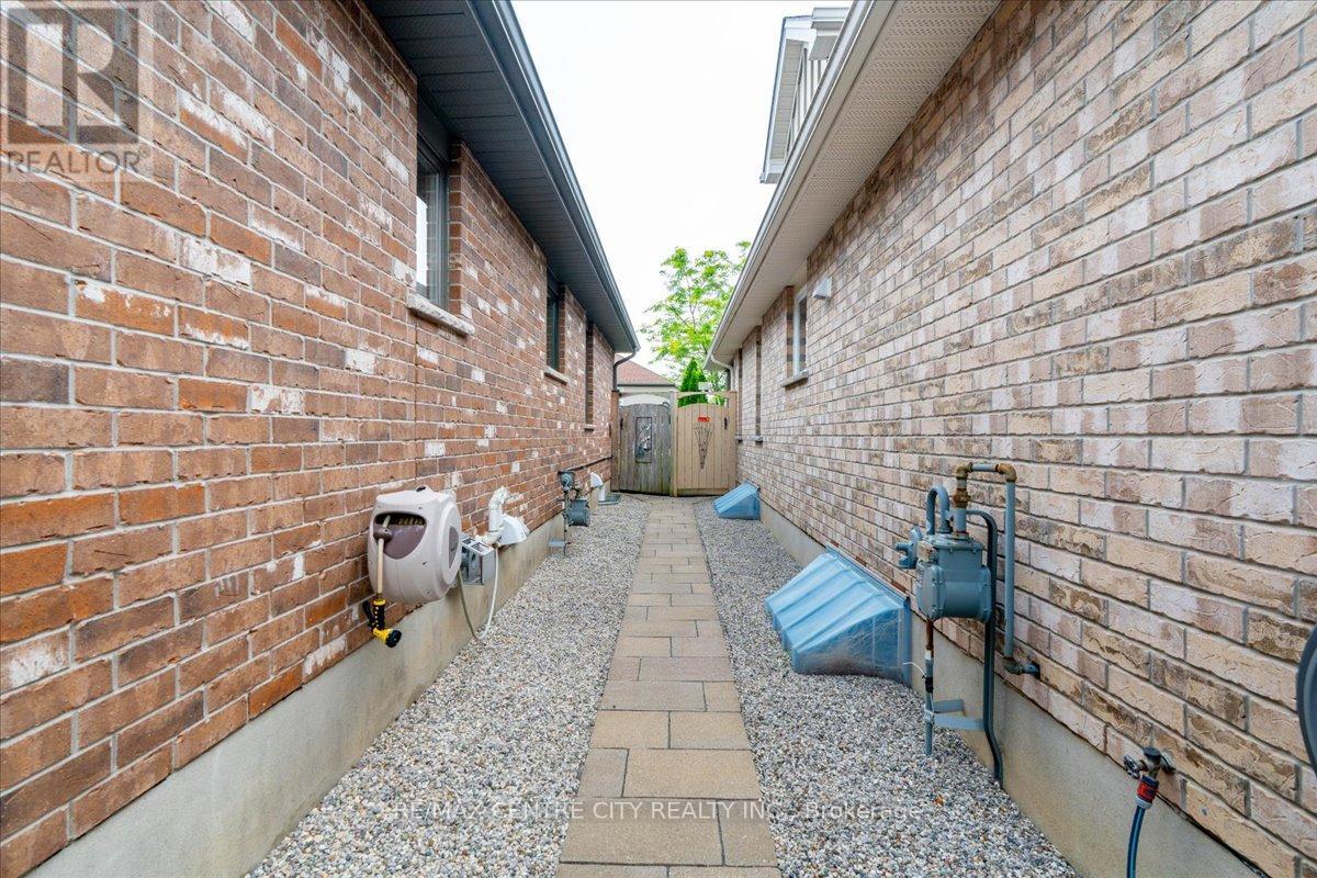 2 Cherry Blossom Lane, St. Thomas, Ontario  N5R 1L2 - Photo 36 - X13632630