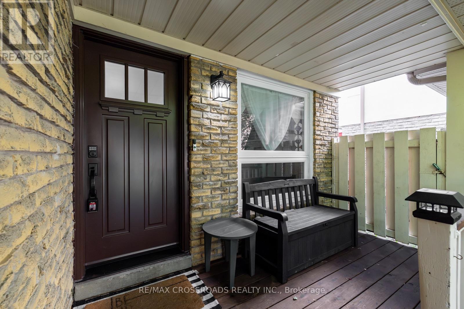 24 Harrison Court, Whitby, Ontario  L1N 6E2 - Photo 4 - E13632594