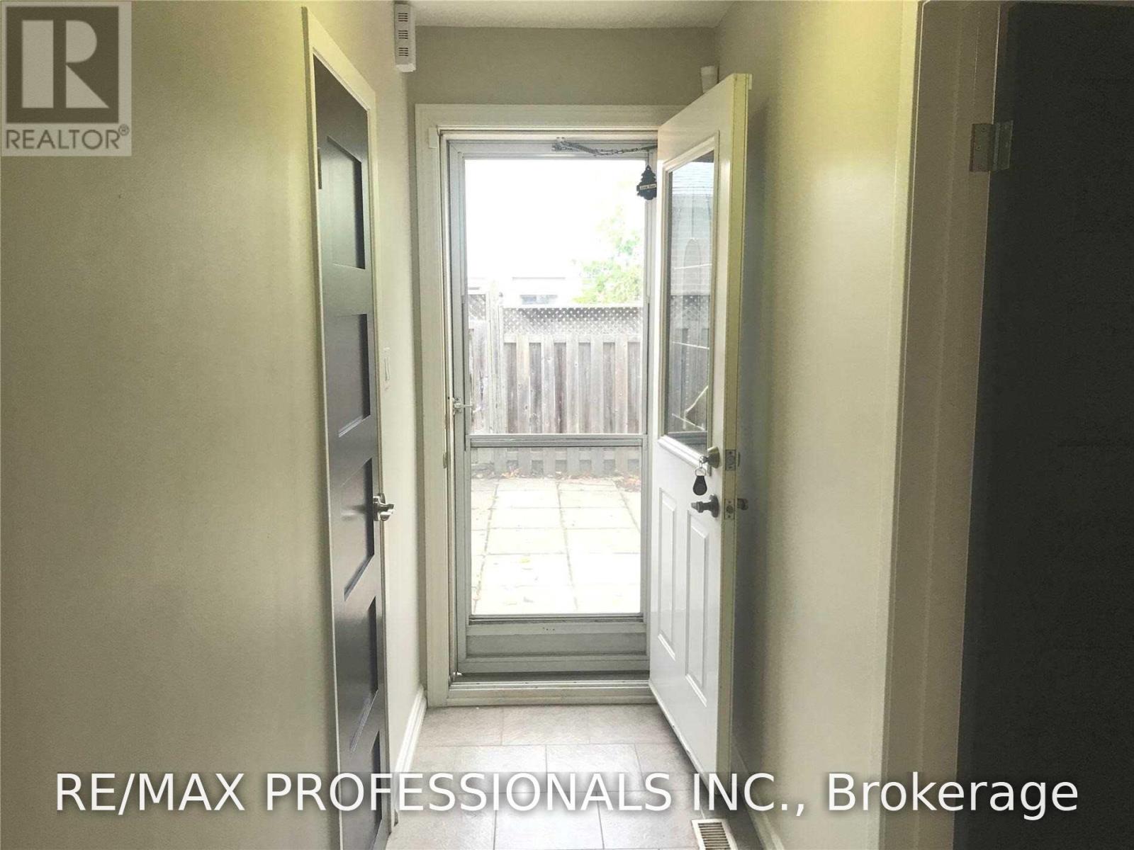 Bsmt - 1582 Otterby Road, Mississauga, Ontario L4X 1W7 - Photo 2 - W13632592
