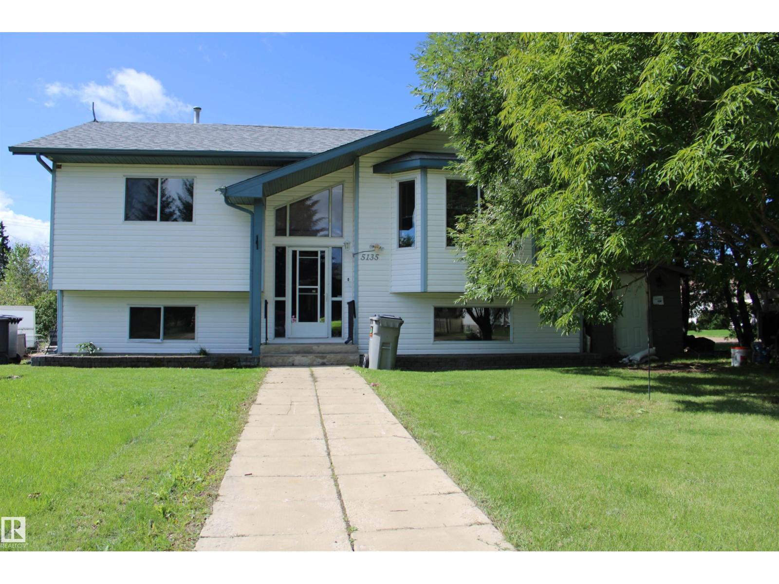 5135 55 AV NW, mundare, Alberta