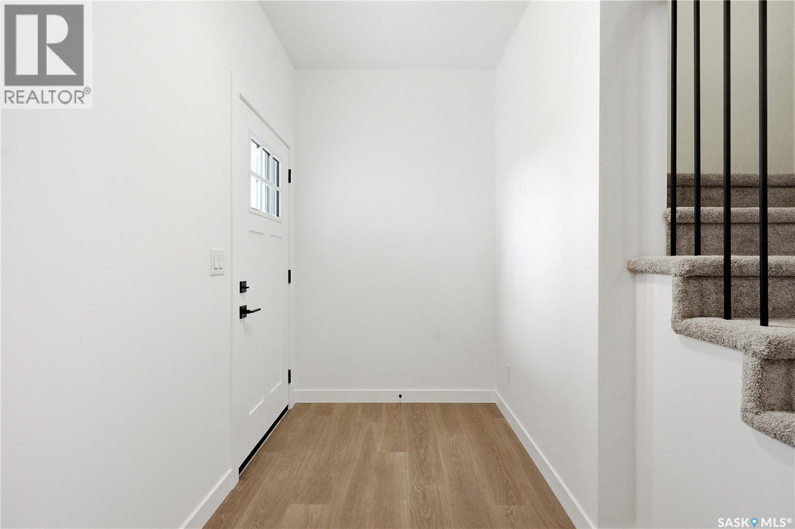 255 Doran Way, Saskatoon, Saskatchewan  S7V 1Z3 - Photo 3 - SK043070