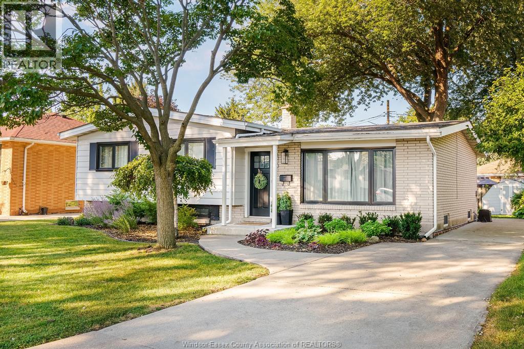 381 Watson, Windsor, Ontario
