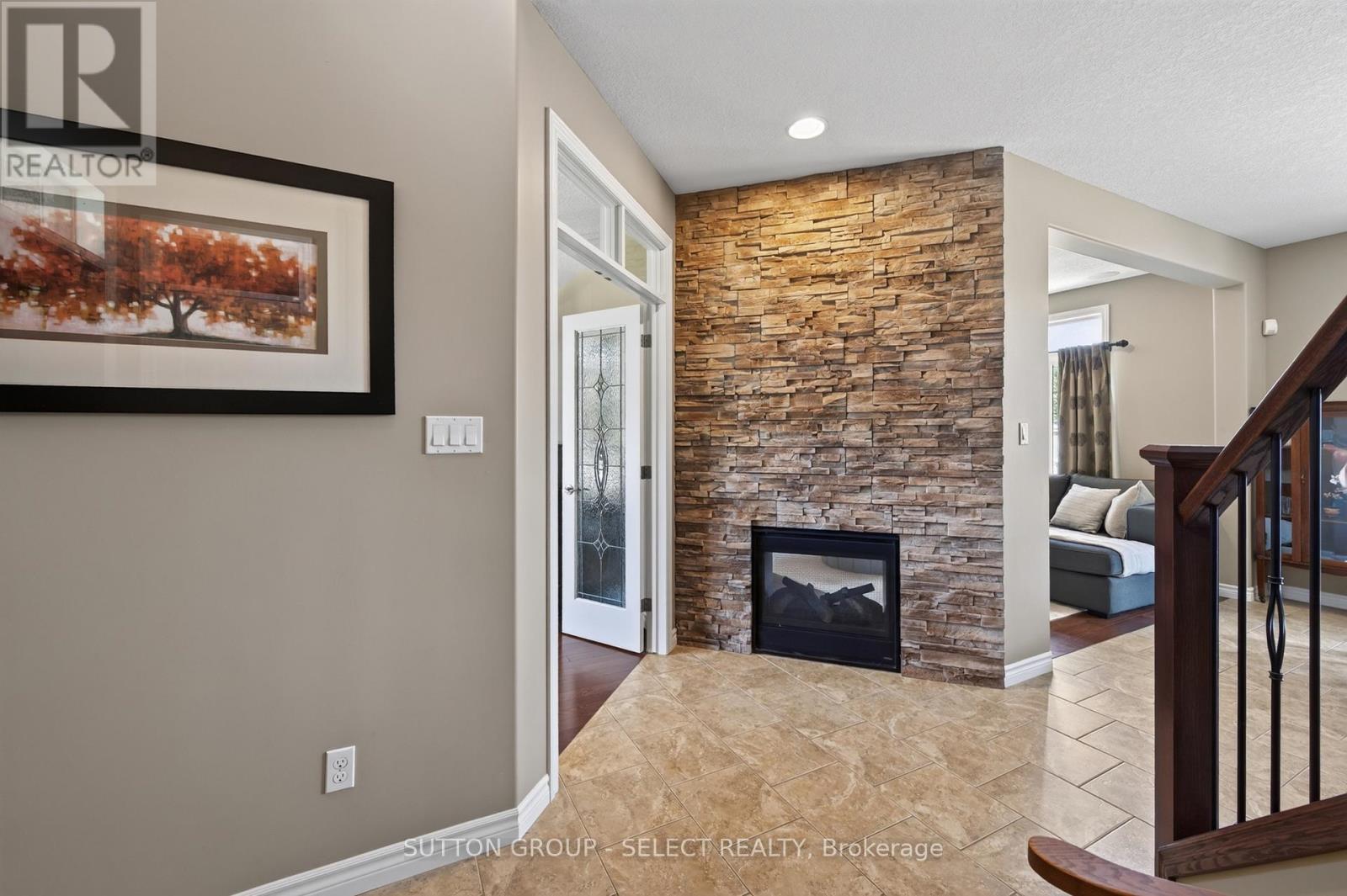 6 Ashwood Crescent, Middlesex Centre, Ontario  N0M 2A0 - Photo 3 - X13632746