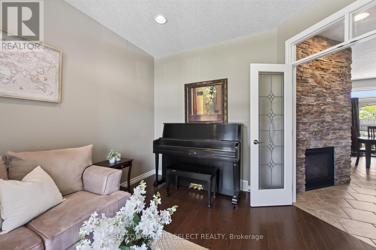 6 Ashwood Crescent, Middlesex Centre, Ontario  N0M 2A0 - Photo 5 - X13632746