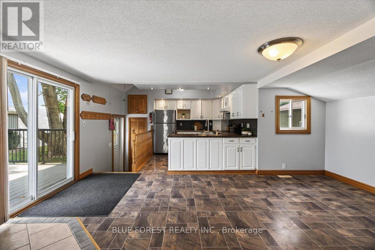 1881 Mary Street, Perth South (Blanshard), Ontario  N0K 1K0 - Photo 15 - X13632770