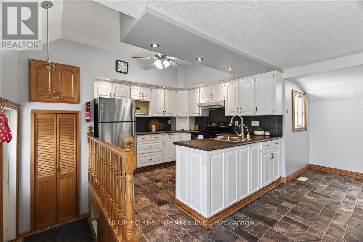 1881 Mary Street, Perth South (Blanshard), Ontario  N0K 1K0 - Photo 16 - X13632770