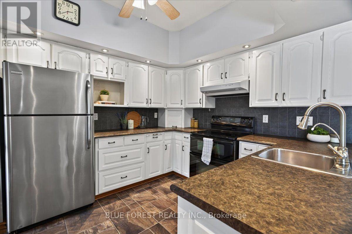 1881 Mary Street, Perth South (Blanshard), Ontario  N0K 1K0 - Photo 17 - X13632770