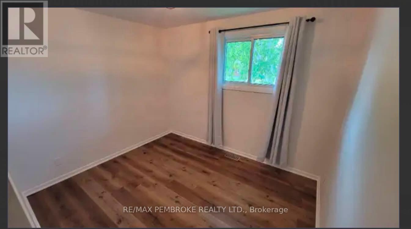 32 Park Drive, Petawawa, Ontario  K8H 2E1 - Photo 11 - X13632652
