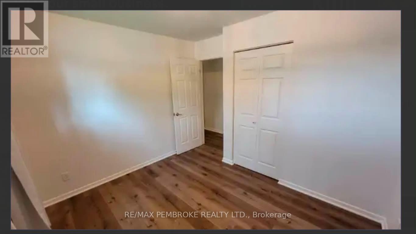 32 Park Drive, Petawawa, Ontario  K8H 2E1 - Photo 12 - X13632652