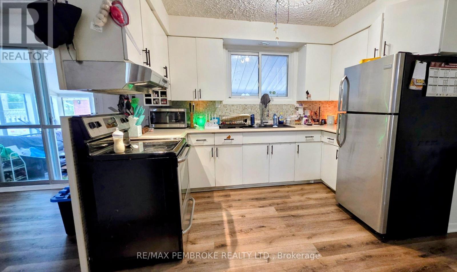 32 Park Drive, Petawawa, Ontario  K8H 2E1 - Photo 6 - X13632652