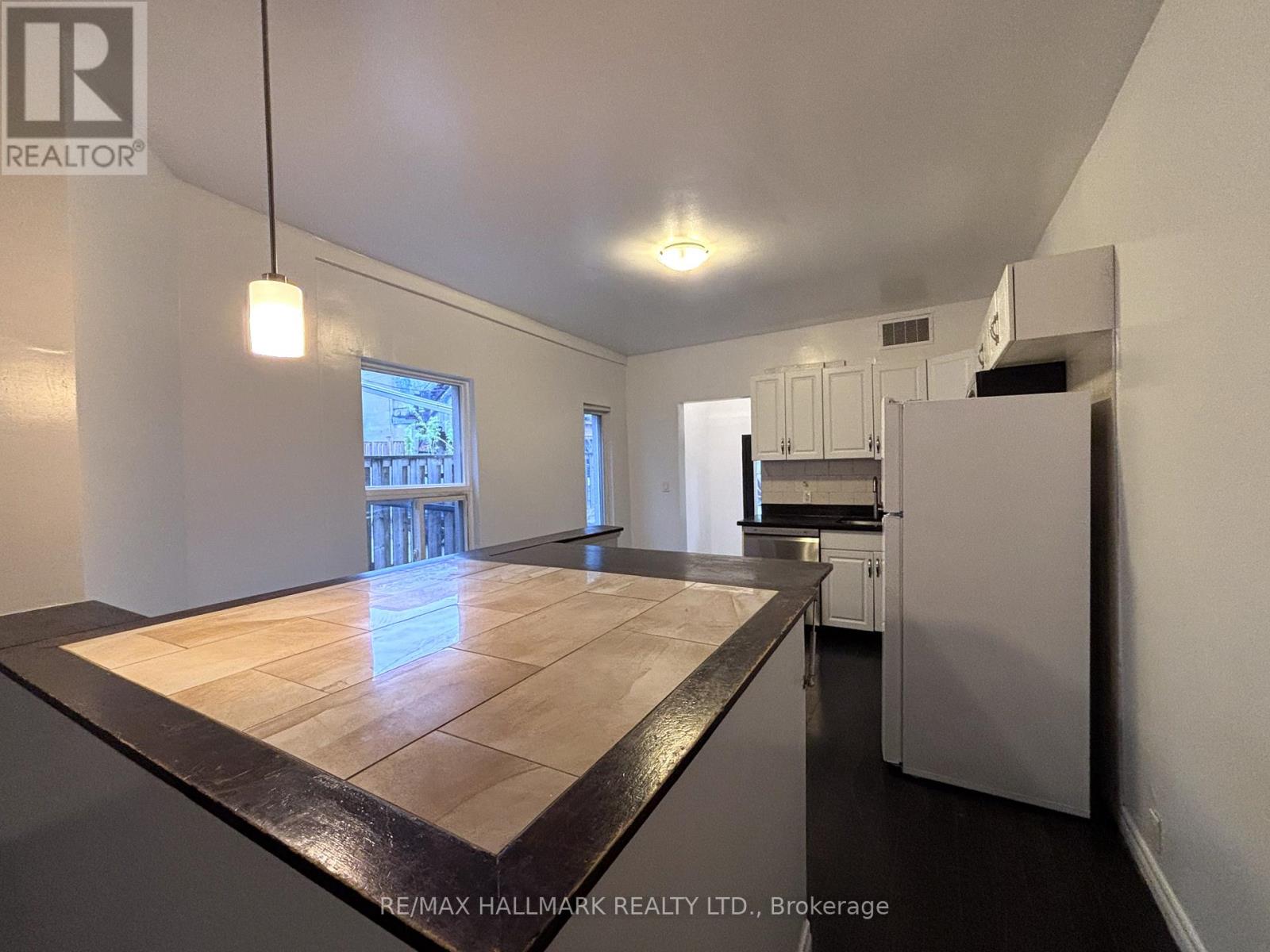 2 - 122 Baldwin Street, Toronto, Ontario  M5T 1L6 - Photo 4 - C13632786
