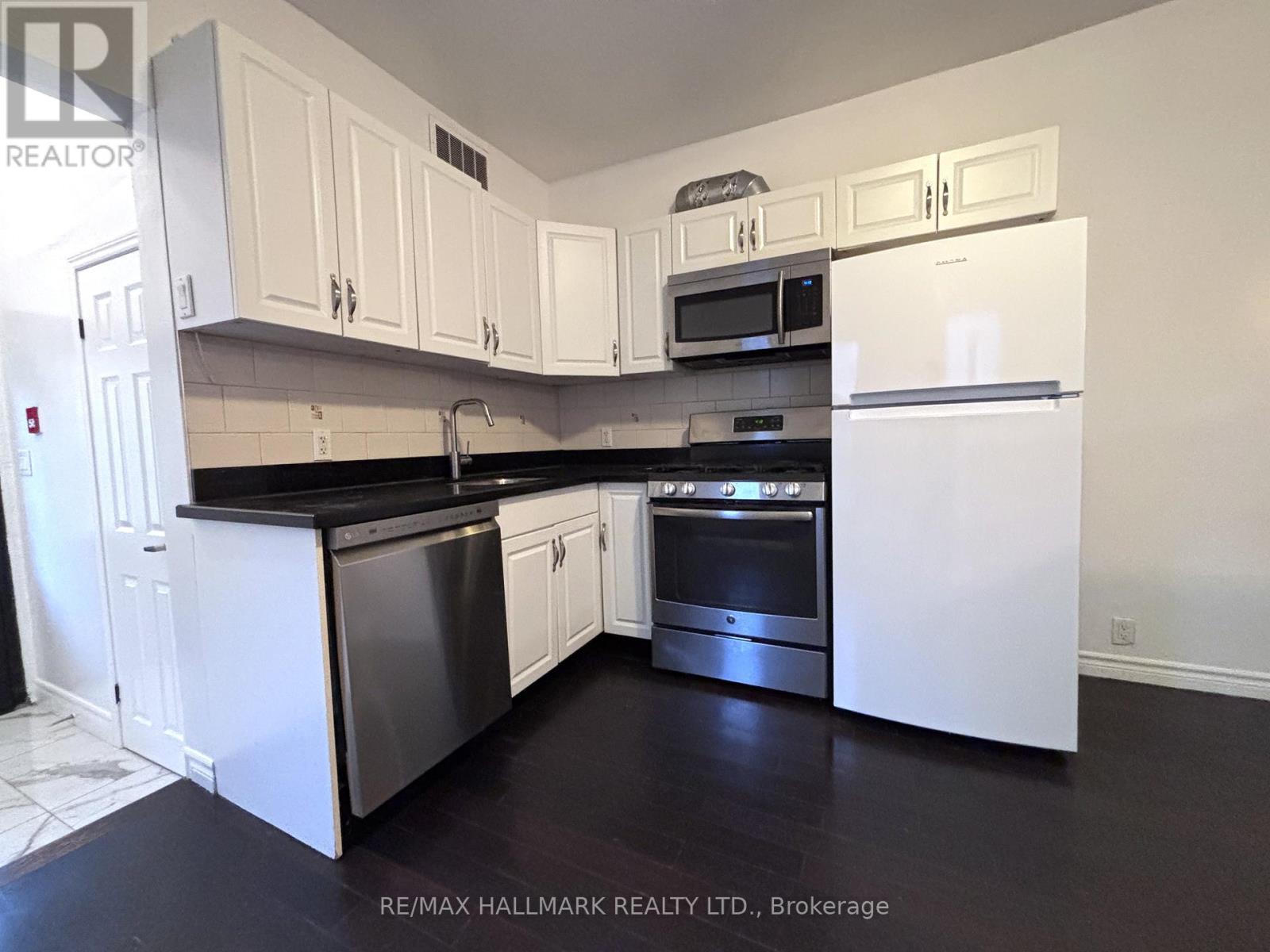 2 - 122 Baldwin Street, Toronto, Ontario  M5T 1L6 - Photo 5 - C13632786