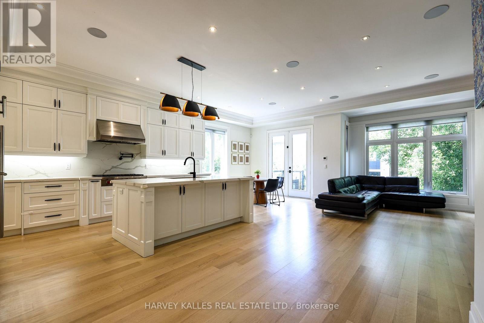 42 Carmichael Avenue, Toronto (Bedford Park-Nortown), Ontario  M5M 2W7 - Photo 11 - C13632810