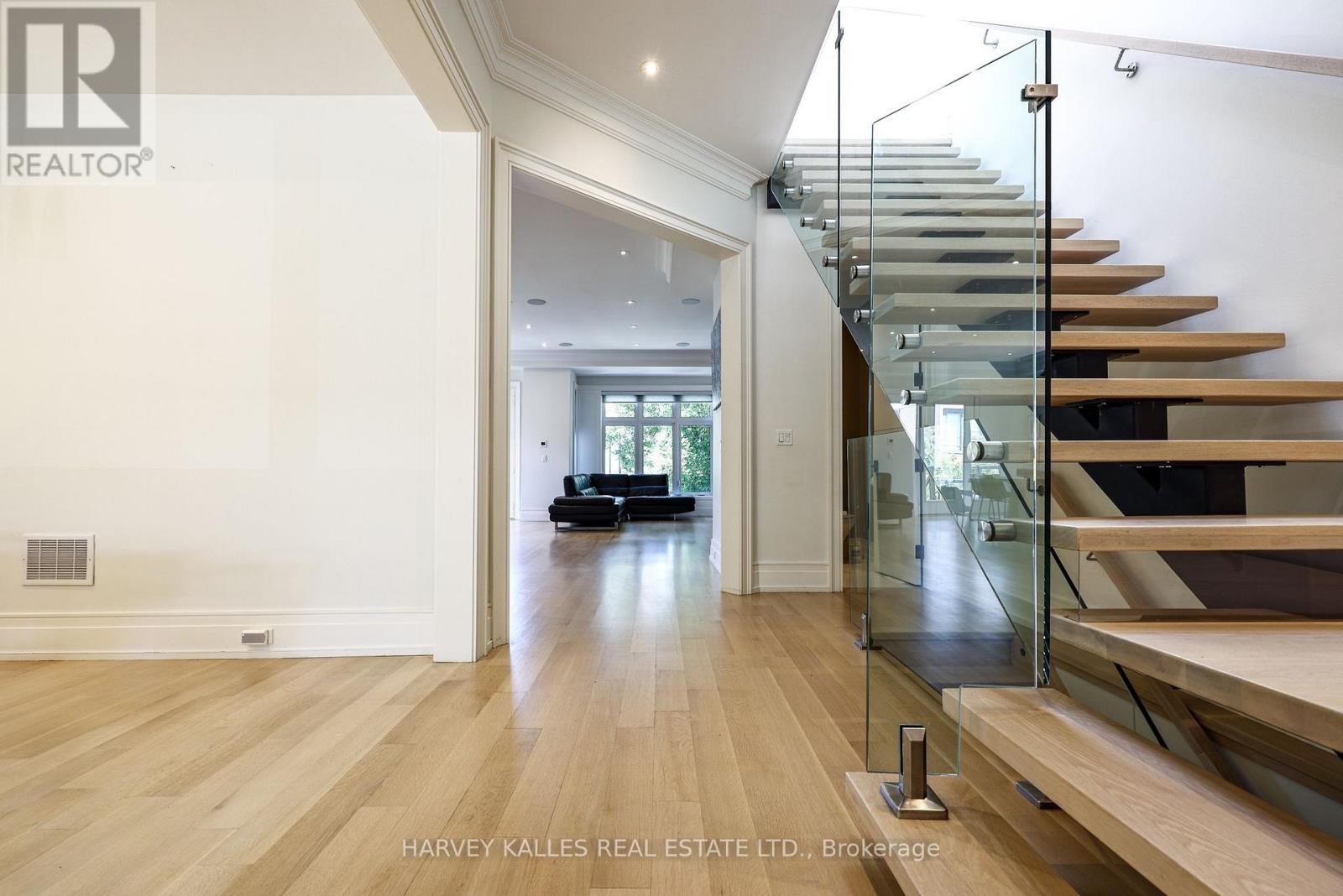 42 Carmichael Avenue, Toronto (Bedford Park-Nortown), Ontario  M5M 2W7 - Photo 5 - C13632810