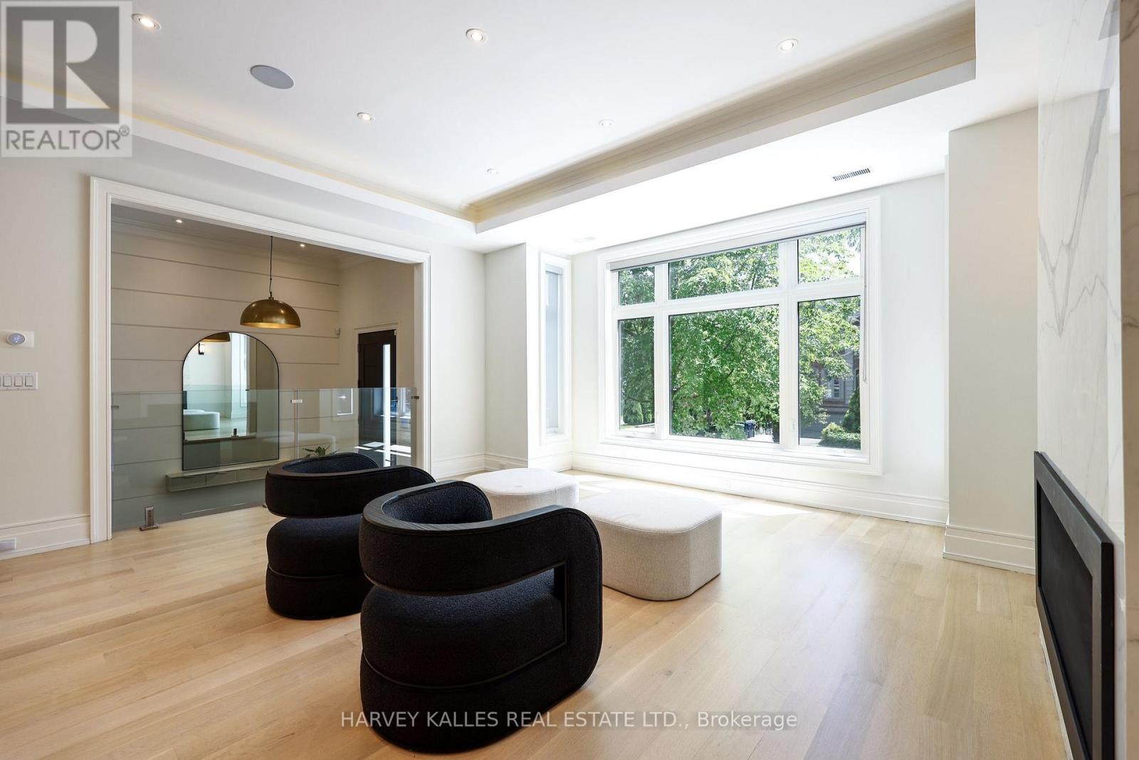 42 Carmichael Avenue, Toronto (Bedford Park-Nortown), Ontario  M5M 2W7 - Photo 6 - C13632810