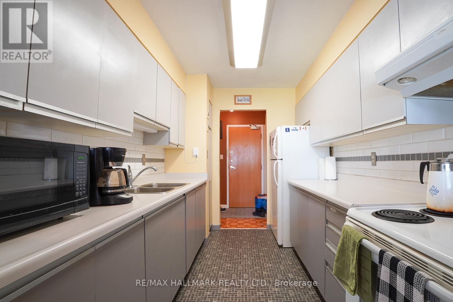 203 - 3734 St Clair Avenue E, Toronto, Ontario M1M 1T7 - Photo 3 - E13632684