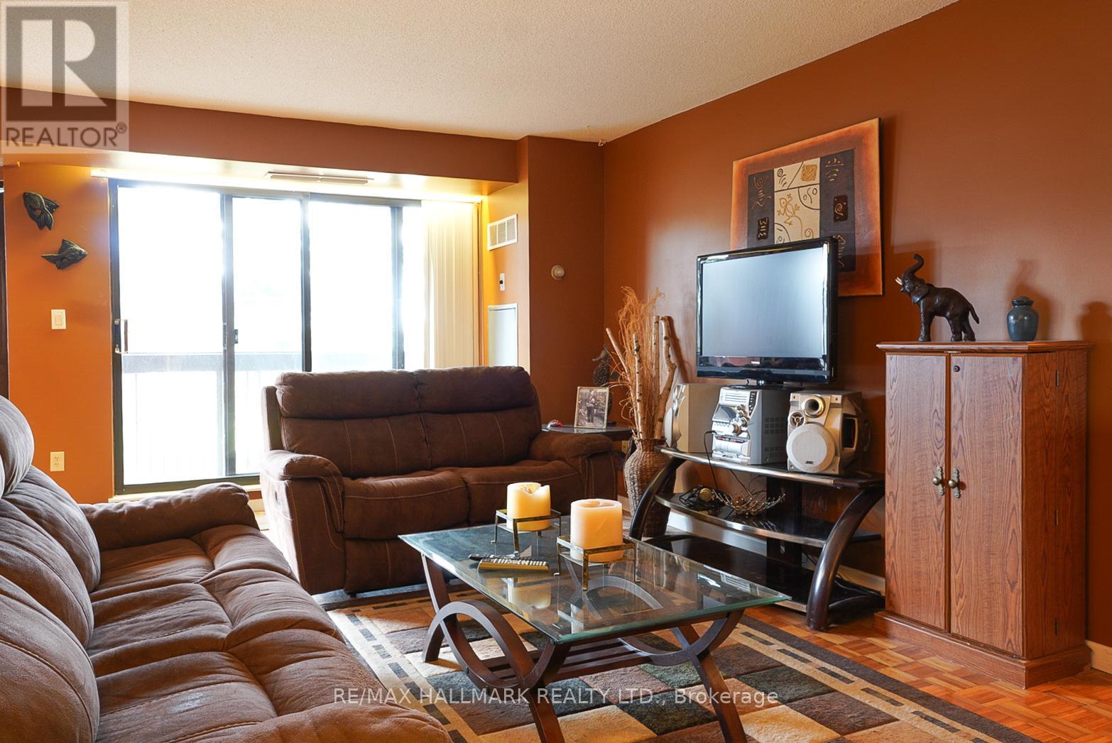 203 - 3734 St Clair Avenue E, Toronto, Ontario M1M 1T7 - Photo 4 - E13632684