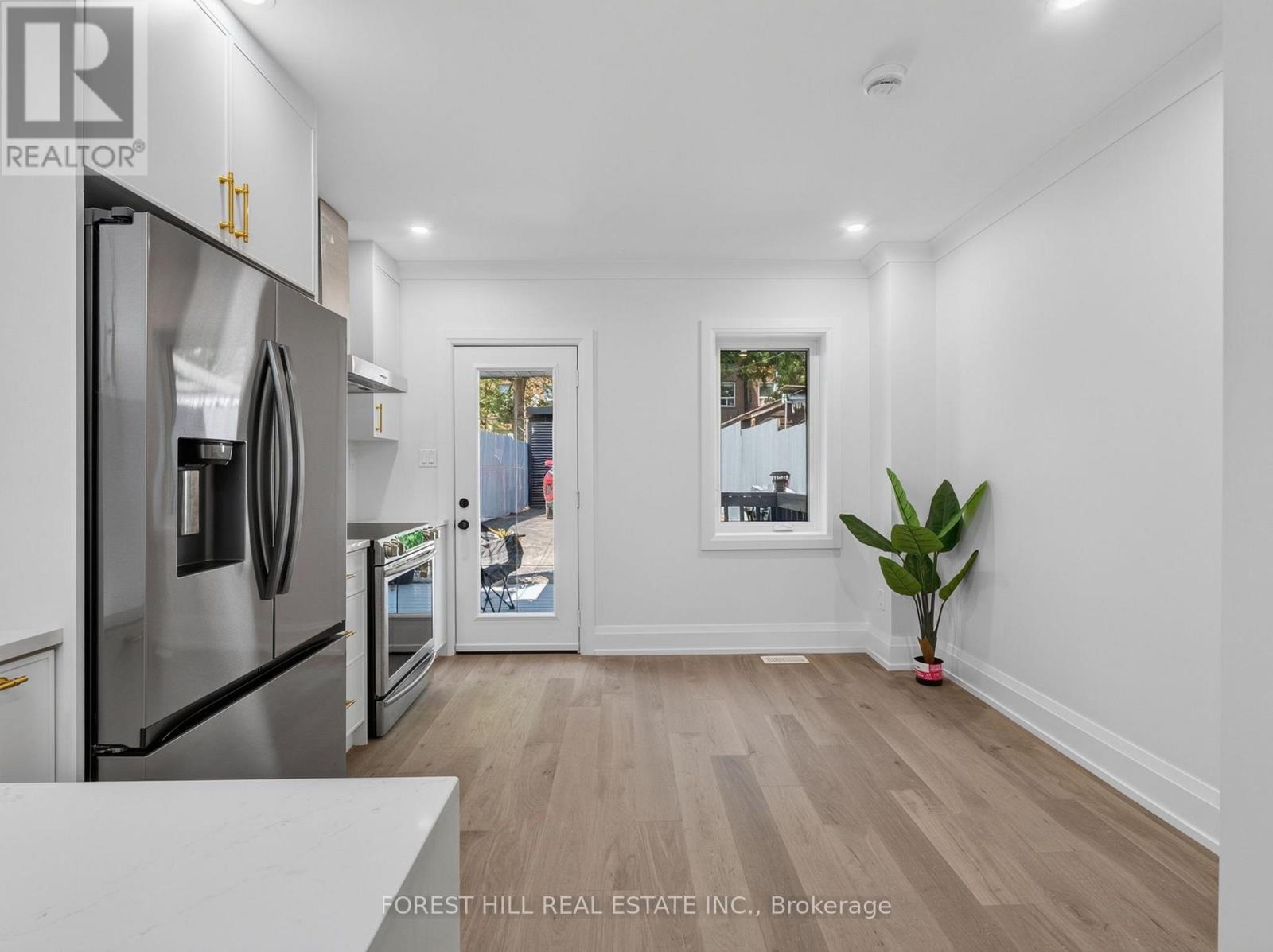 54 Chatham Avenue, Toronto, Ontario  M4J 1K6 - Photo 6 - E13632688