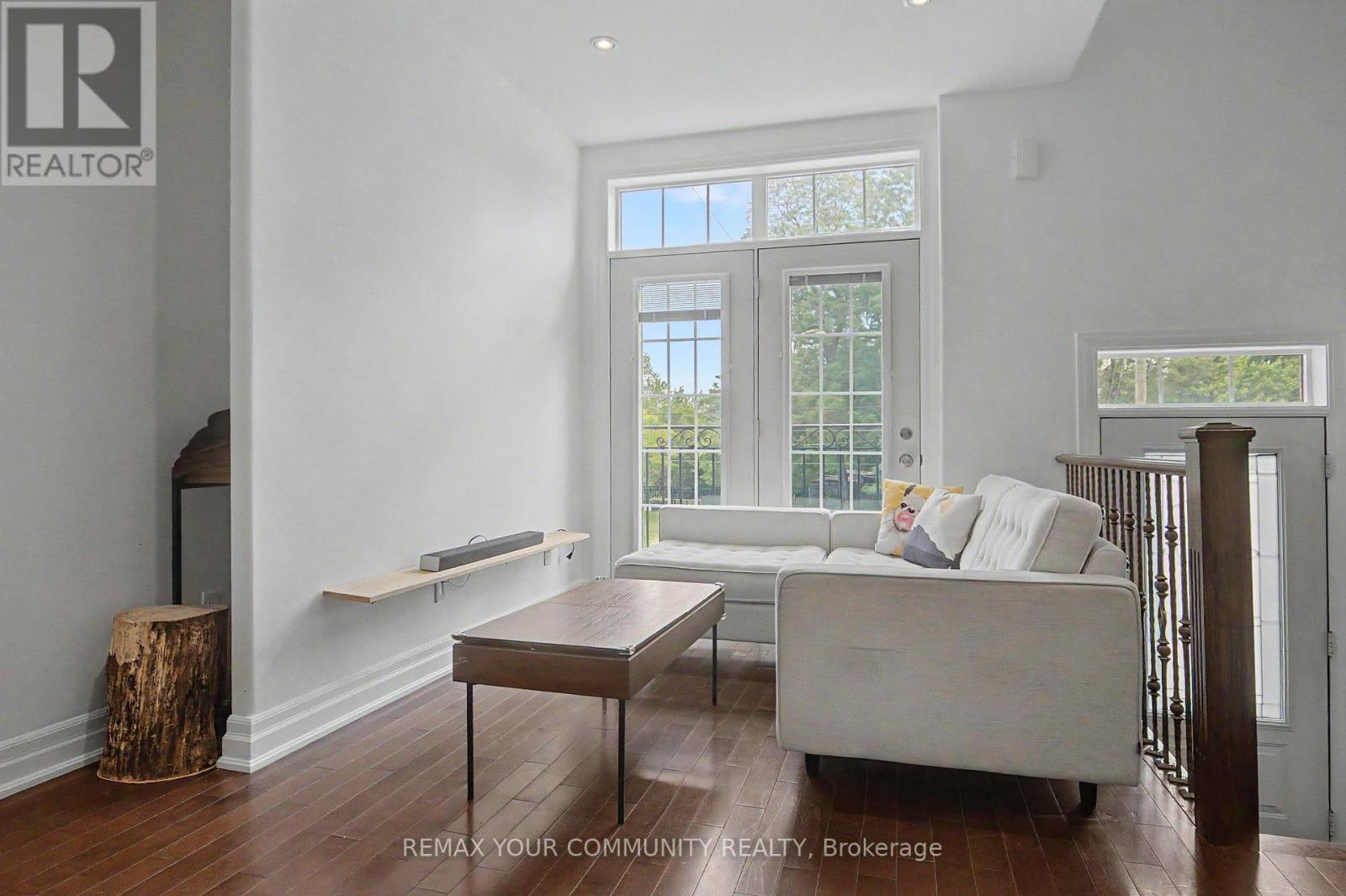 1079 Broadview Avenue, Toronto, Ontario  M4K 2S4 - Photo 10 - E13632754