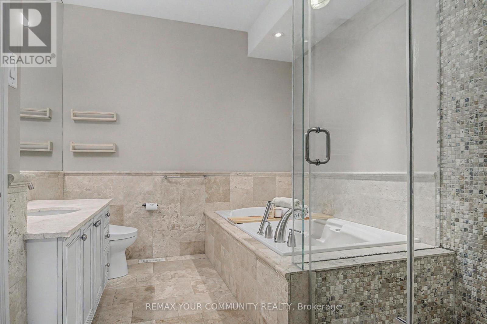 1079 Broadview Avenue, Toronto, Ontario  M4K 2S4 - Photo 16 - E13632754