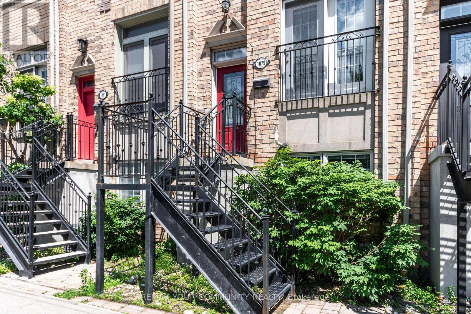 1079 Broadview Avenue, Toronto, Ontario  M4K 2S4 - Photo 2 - E13632754