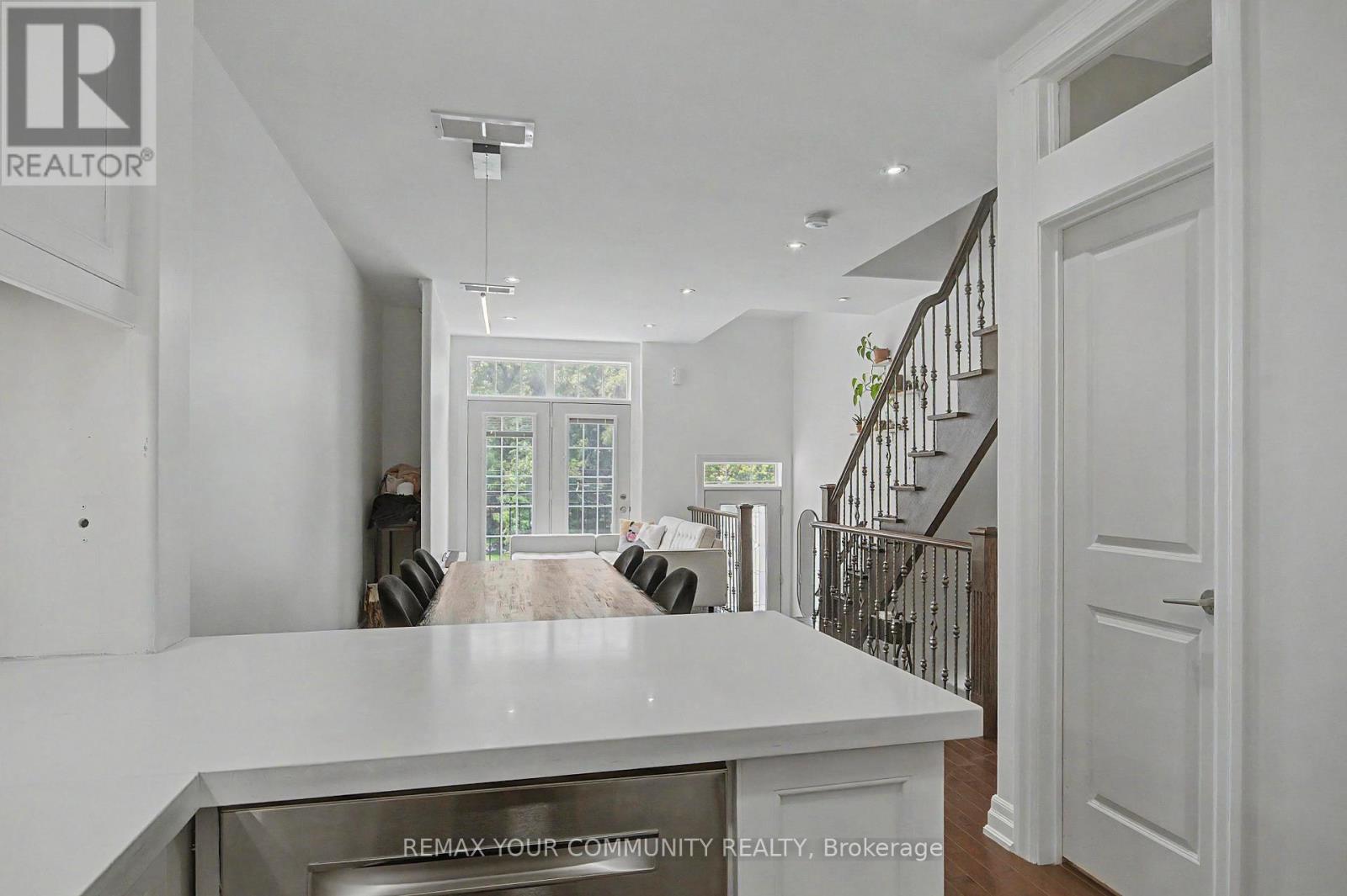 1079 Broadview Avenue, Toronto, Ontario  M4K 2S4 - Photo 3 - E13632754