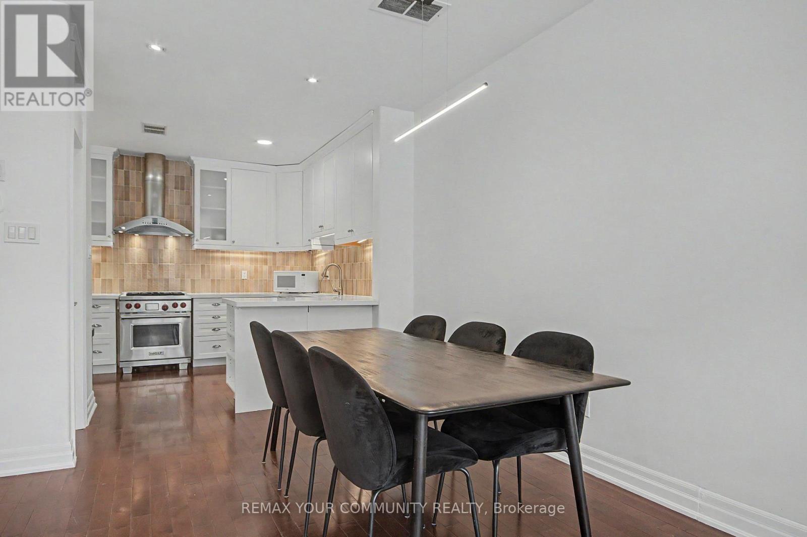 1079 Broadview Avenue, Toronto, Ontario  M4K 2S4 - Photo 4 - E13632754