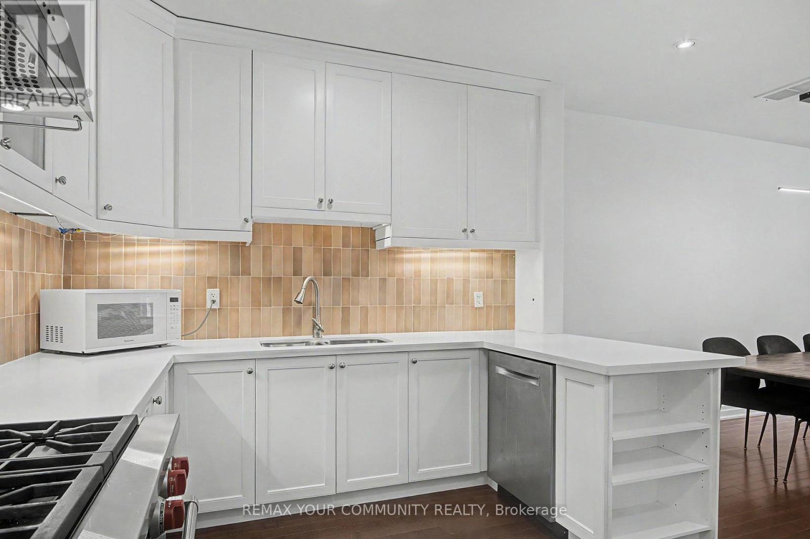 1079 Broadview Avenue, Toronto, Ontario  M4K 2S4 - Photo 8 - E13632754
