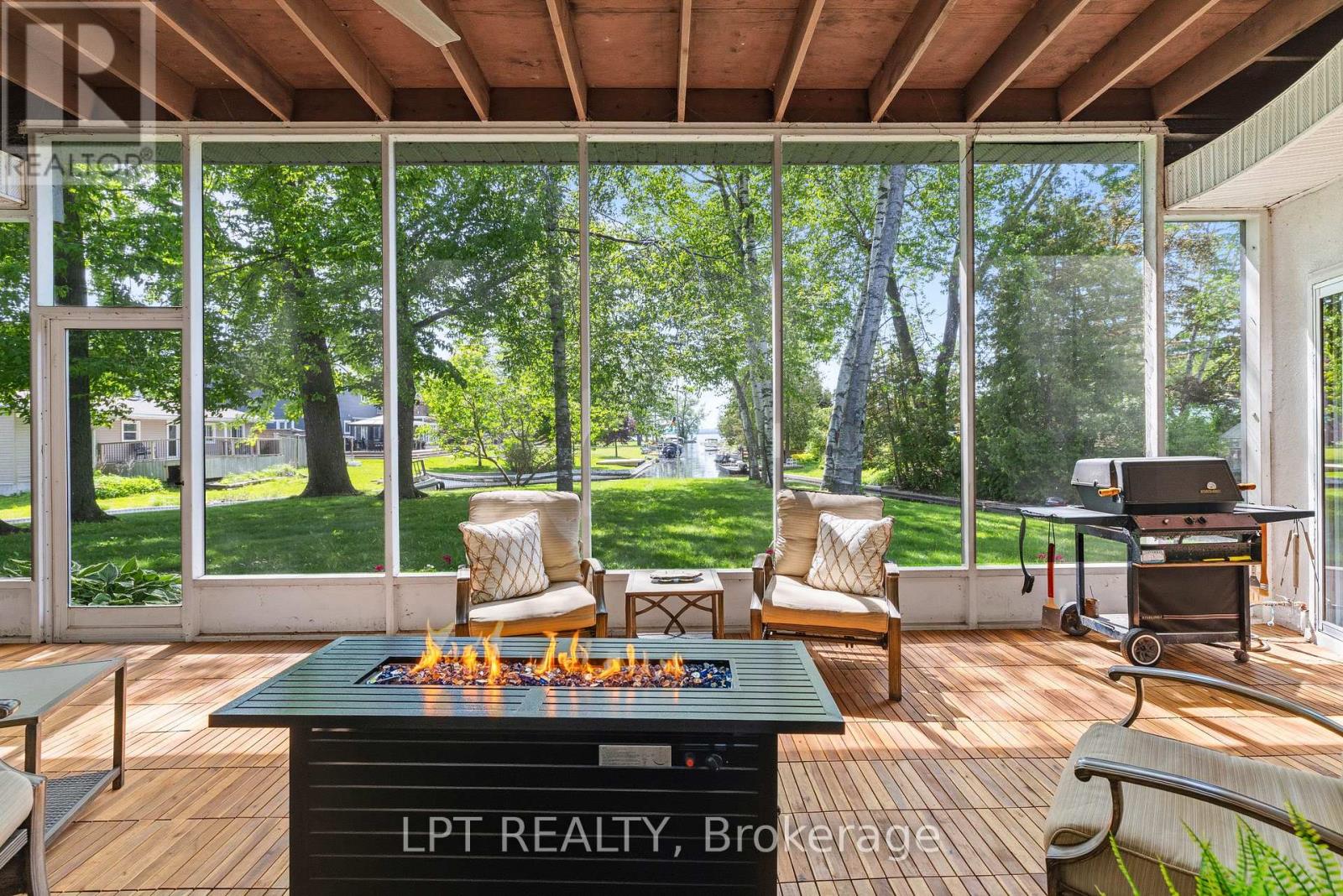 204 The Queensway S, Georgina, Ontario  L4P 2A6 - Photo 15 - N13632680