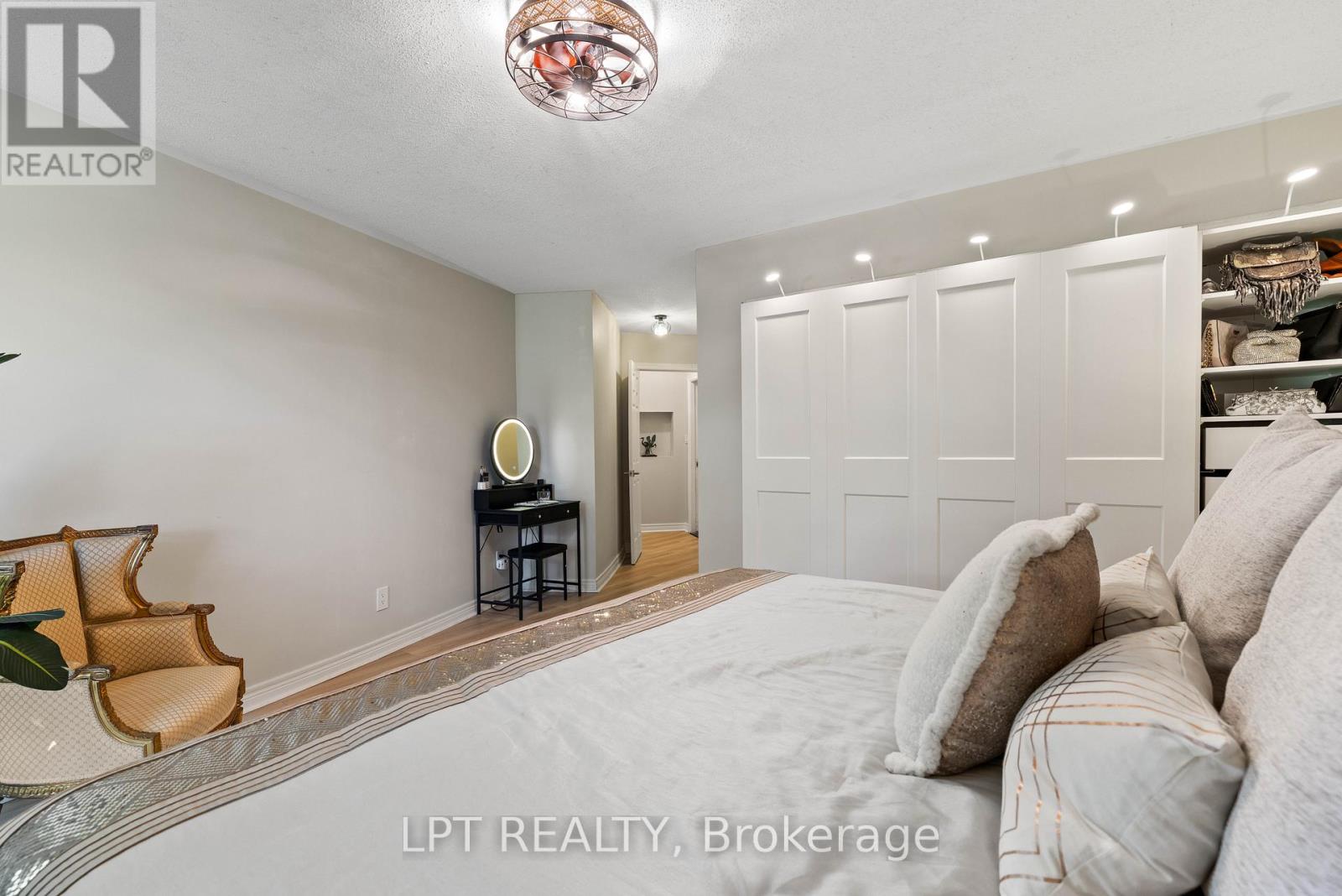 204 The Queensway S, Georgina, Ontario  L4P 2A6 - Photo 20 - N13632680