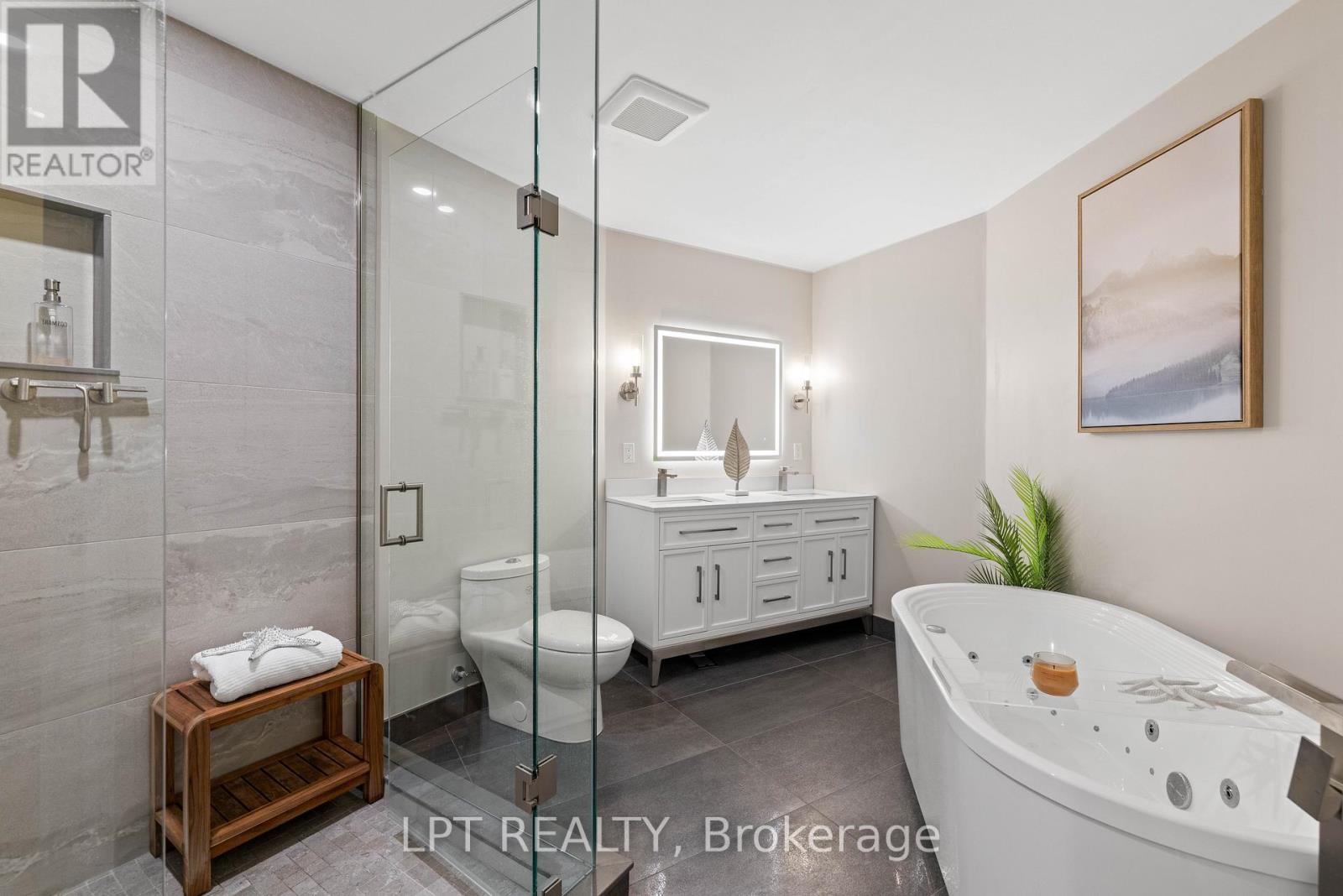 204 The Queensway S, Georgina, Ontario  L4P 2A6 - Photo 21 - N13632680