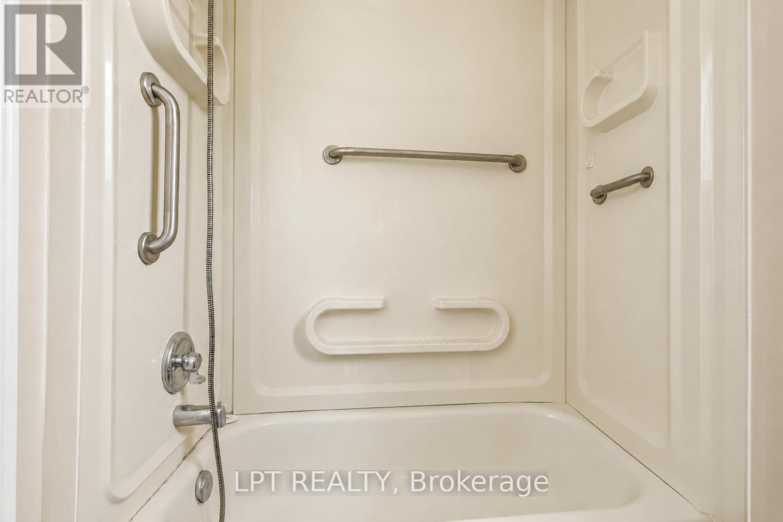 204 The Queensway S, Georgina, Ontario  L4P 2A6 - Photo 40 - N13632680