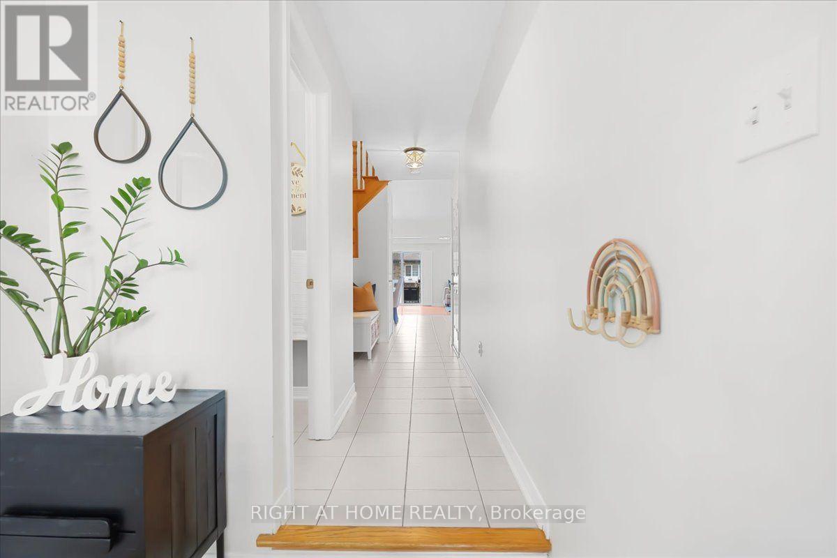 171 Burgess Crescent, Newmarket, Ontario  L3X 2T9 - Photo 4 - N13632730
