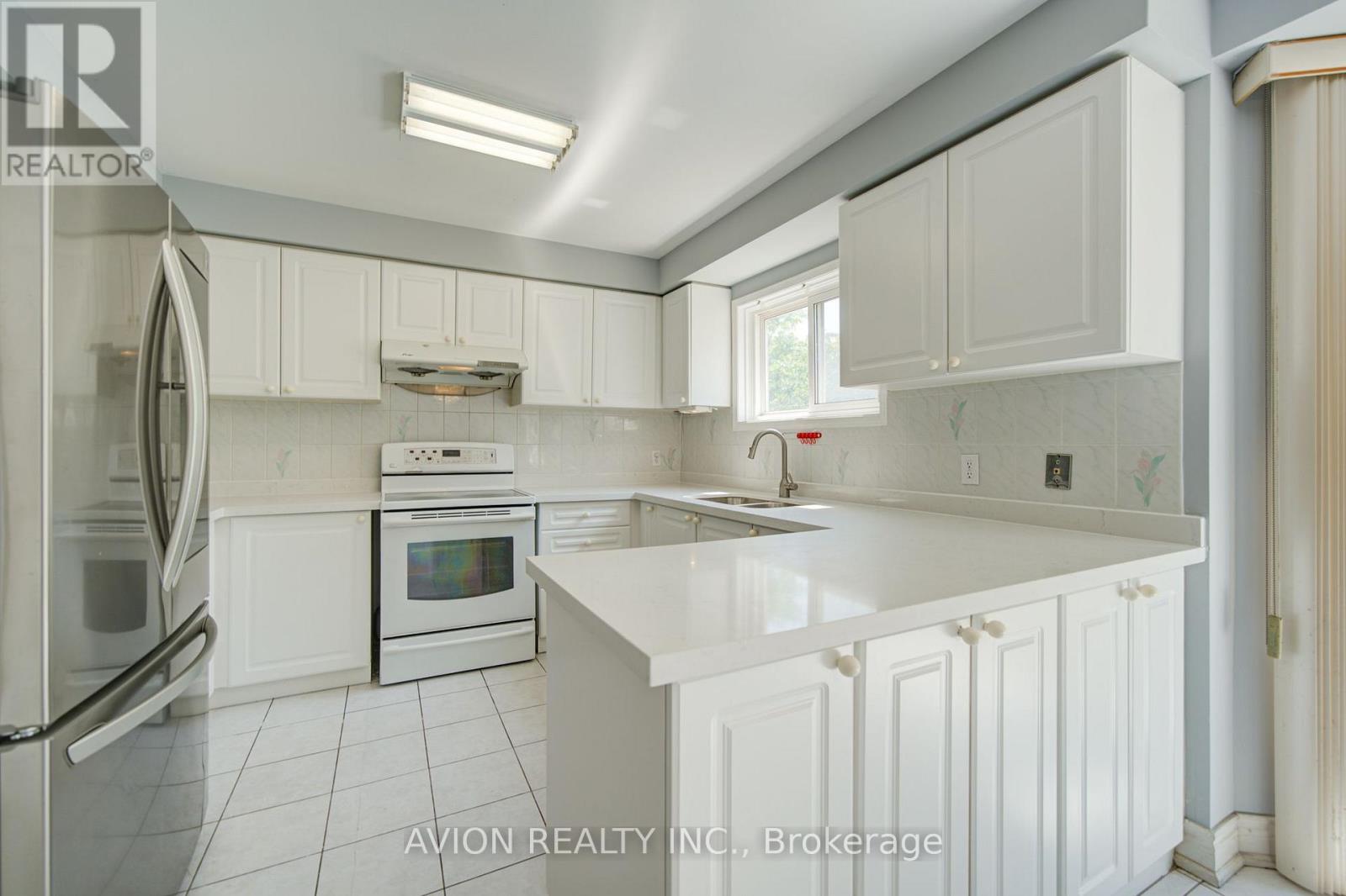 29 Charrington Crescent, Markham (Unionville), Ontario  L3R 0R2 - Photo 11 - N13632734
