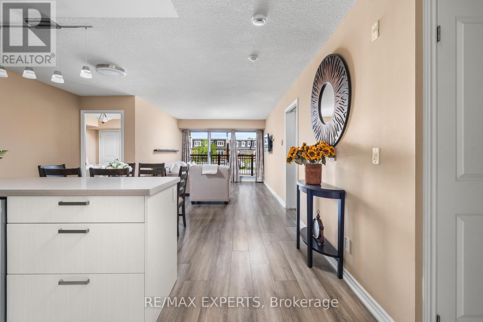 202 - 8026 Kipling Avenue, Vaughan, Ontario  L4L 2A1 - Photo 3 - N13632812