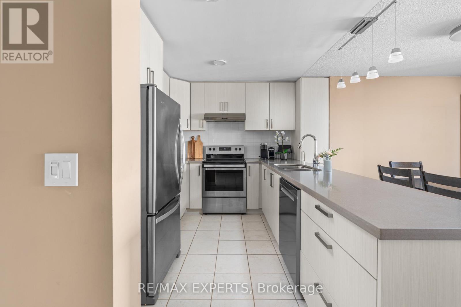 202 - 8026 Kipling Avenue, Vaughan, Ontario  L4L 2A1 - Photo 4 - N13632812