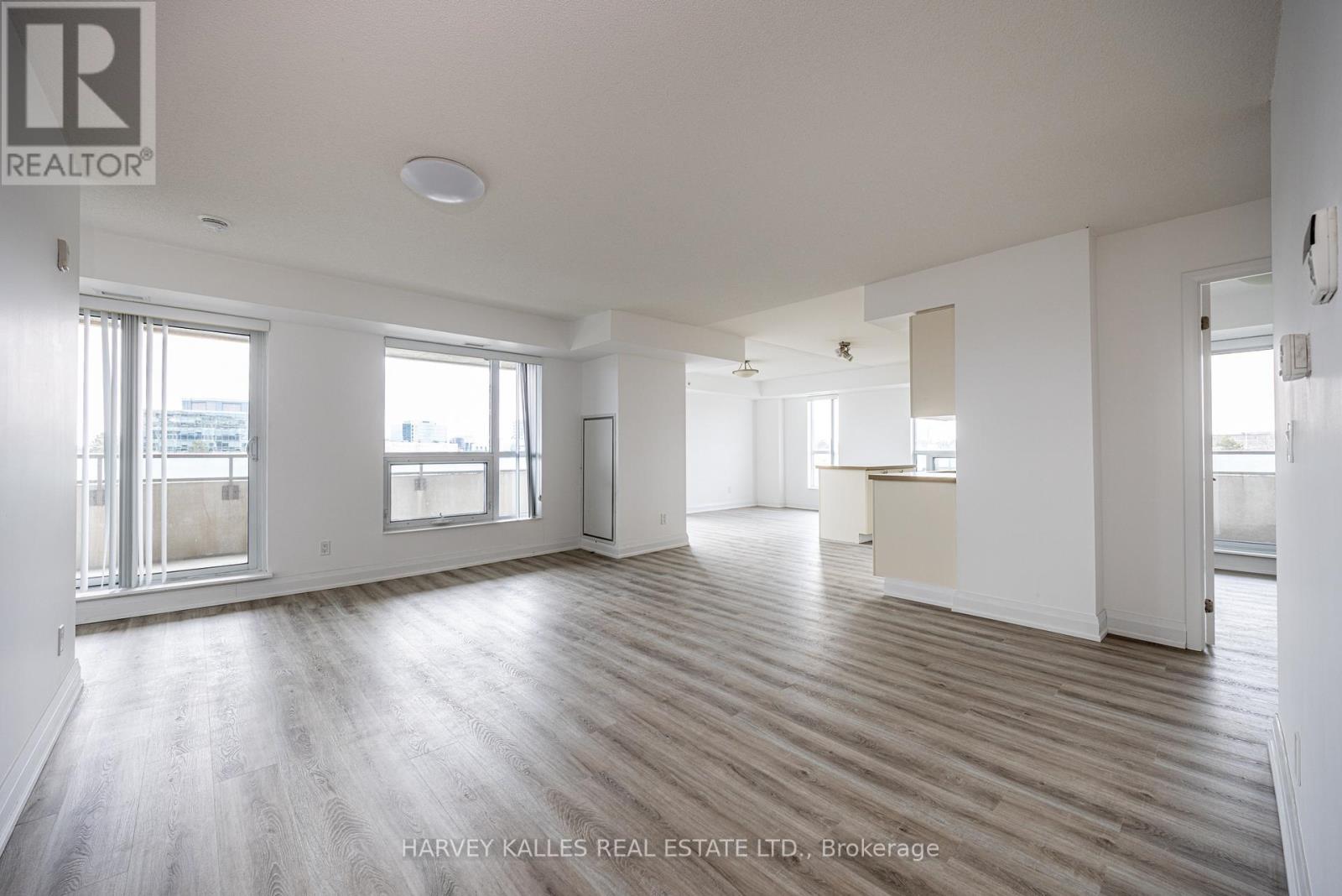 317 - 75 Norman Bethune Avenue, Richmond Hill, Ontario  L4B 0B6 - Photo 4 - N13632818
