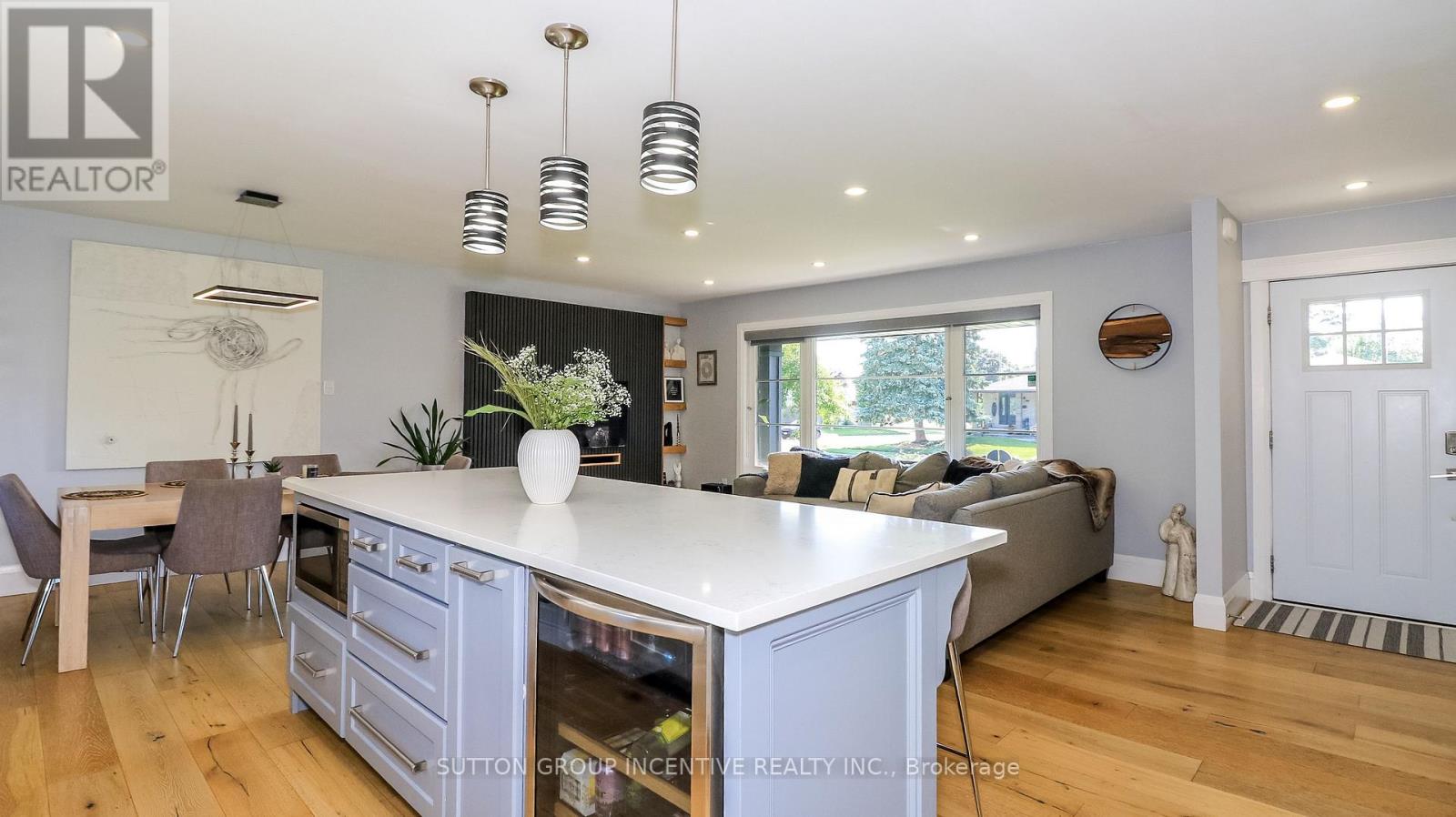 40 Varden Avenue, Barrie (Codrington), Ontario  L4M 4P1 - Photo 9 - S13632760