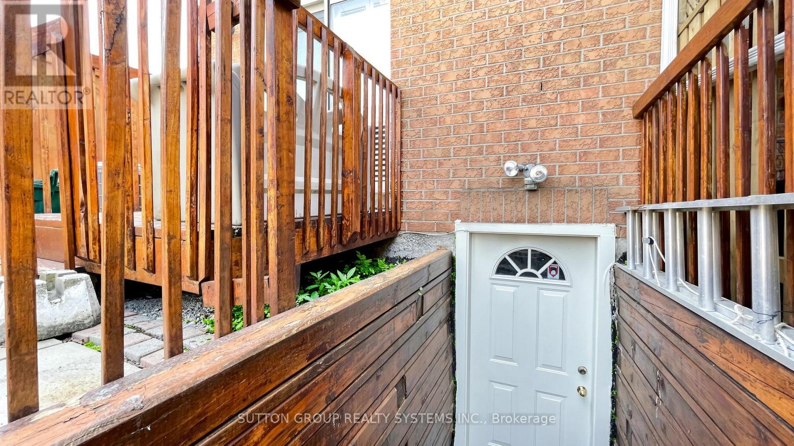 2138 Eglinton Avenue W, Toronto, Ontario  M6E 2K8 - Photo 25 - W13632682