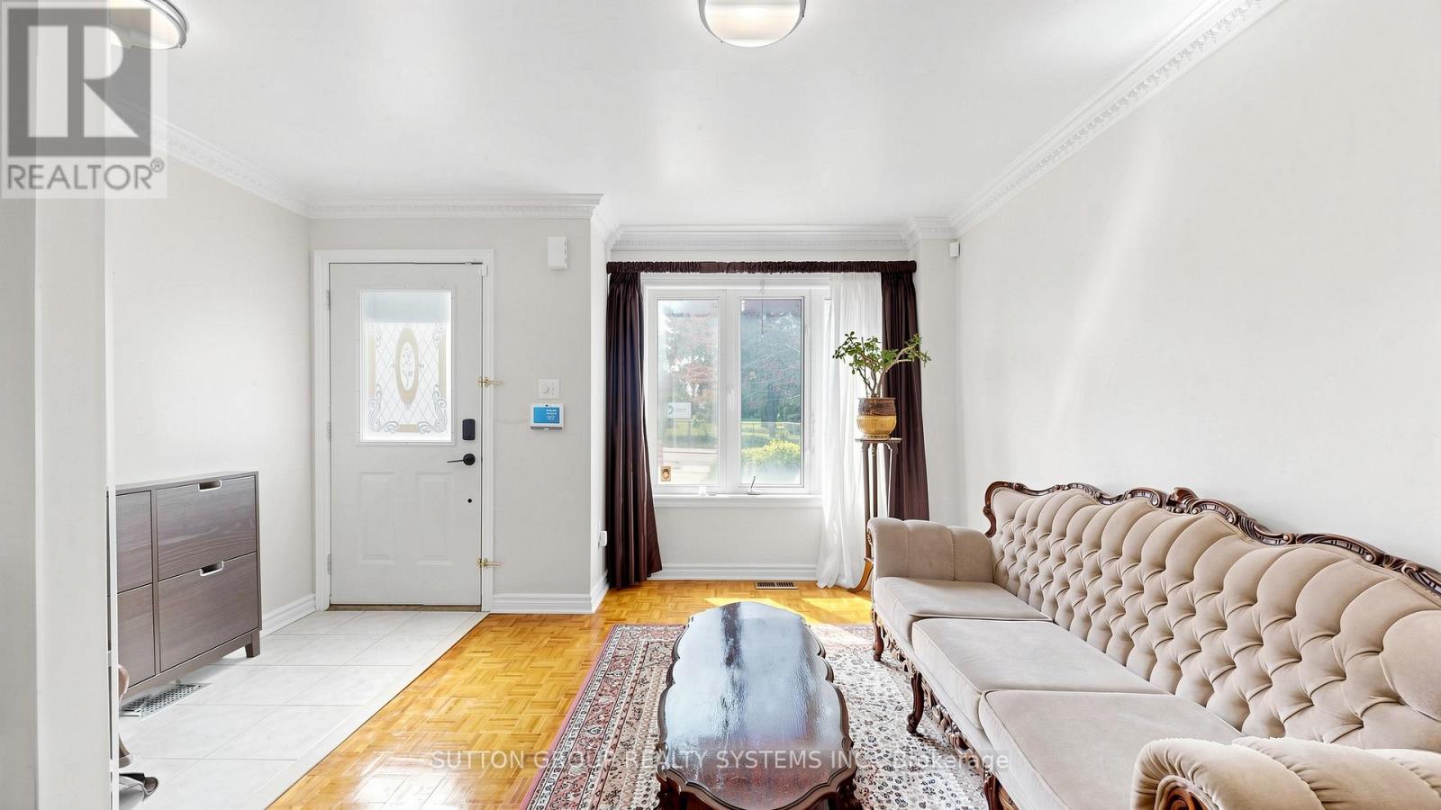 2138 Eglinton Avenue W, Toronto, Ontario  M6E 2K8 - Photo 3 - W13632682