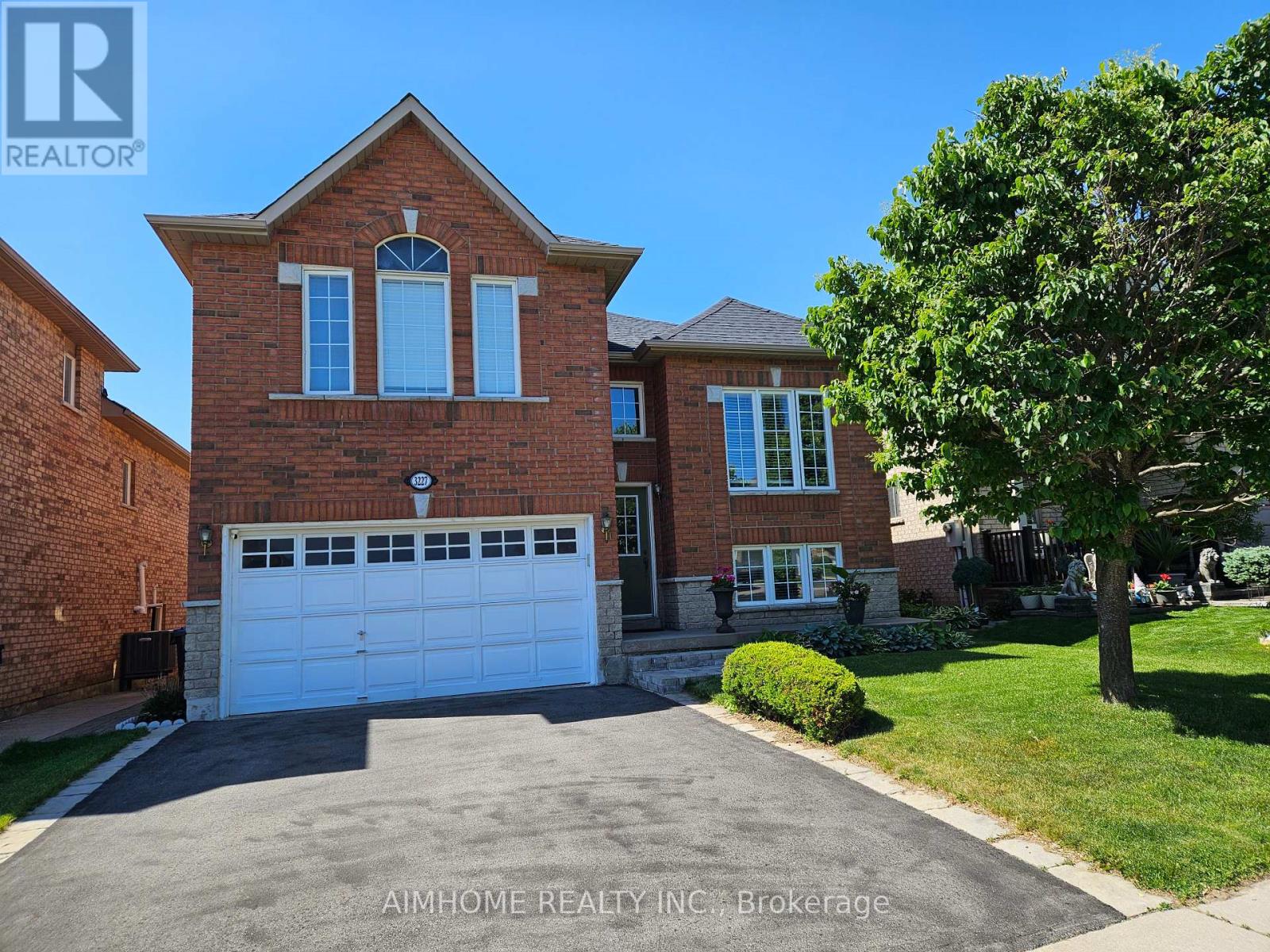3227 Scotch Pine Gate, Mississauga, Ontario  L5N 8E6 - Photo 1 - W13632714