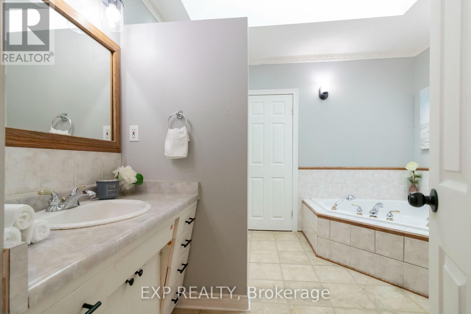 3988 Galt Street, Perth East, Ontario  N0B 2P0 - Photo 7 - X13632670