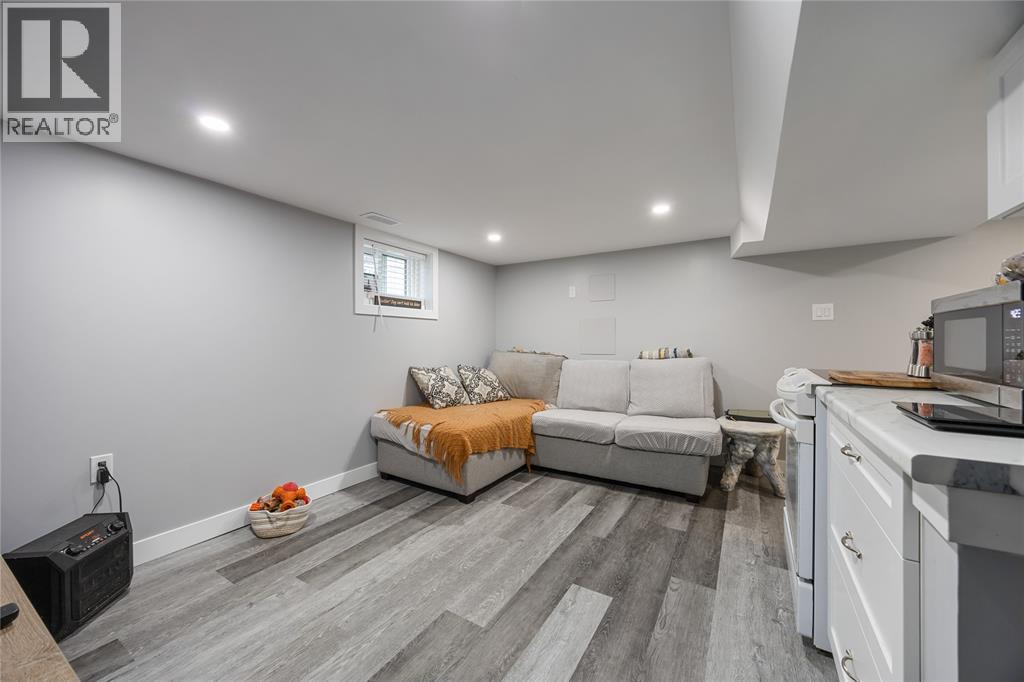 275 Kathleen Avenue, Sarnia, Ontario  N7T 1E4 - Photo 6 - 26018678
