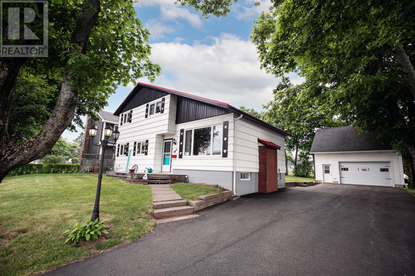 8 Allison Avenue, Amherst, Nova Scotia